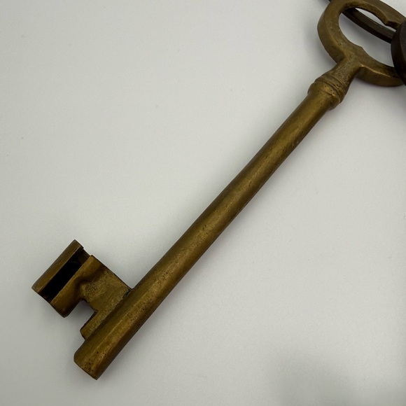 Solid Brass Skeleton Keys on Brass Ring-Set Of 5 Decor Cottage Farmhouse - Picture 4 of 8